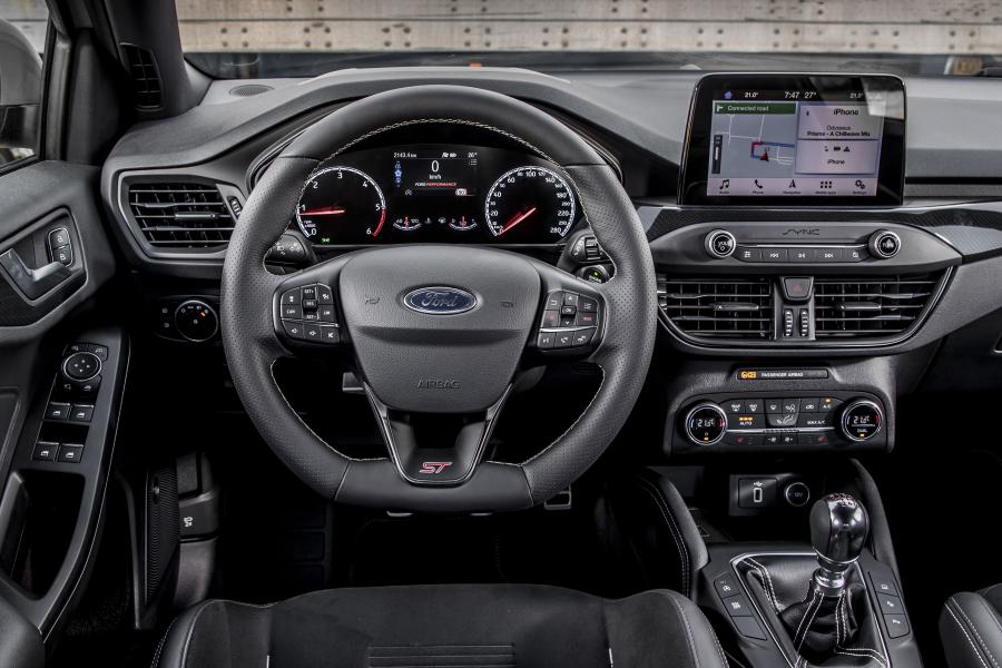 Торпедо Ford Focus ST Estate 2019 года  (WW) (фото 5 из 40)